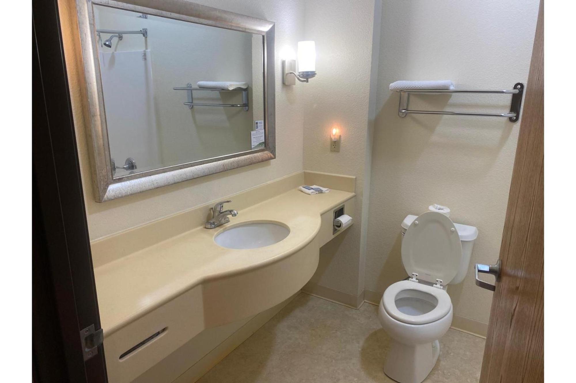 Park View Inn & Suites Hoisington Near Great Bend 外观 照片