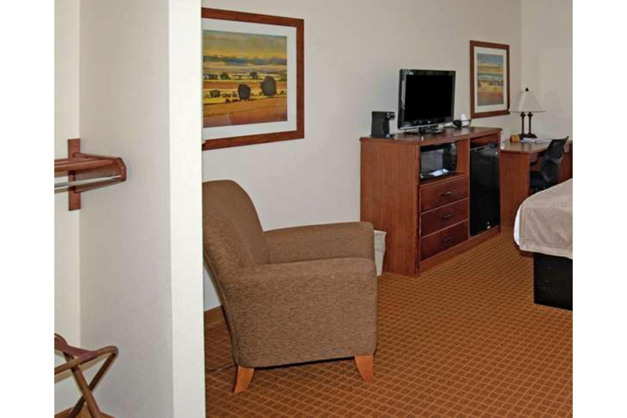 Park View Inn & Suites Hoisington Near Great Bend 外观 照片