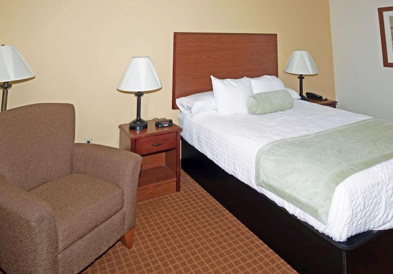 Park View Inn & Suites Hoisington Near Great Bend 外观 照片