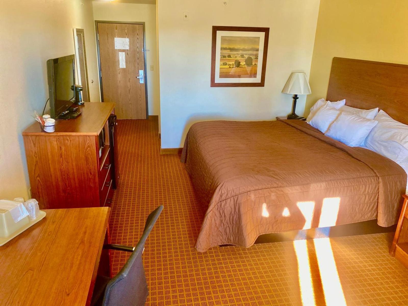 Park View Inn & Suites Hoisington Near Great Bend 外观 照片