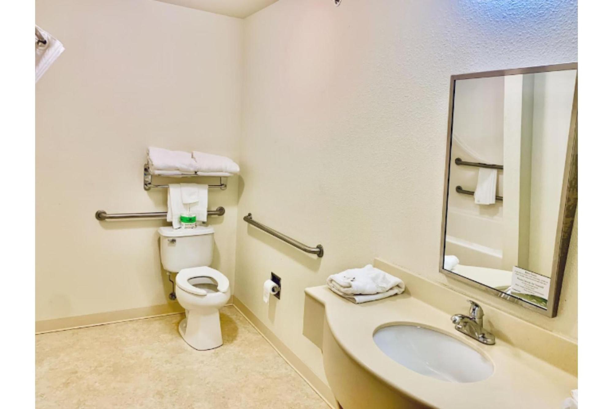 Park View Inn & Suites Hoisington Near Great Bend 外观 照片