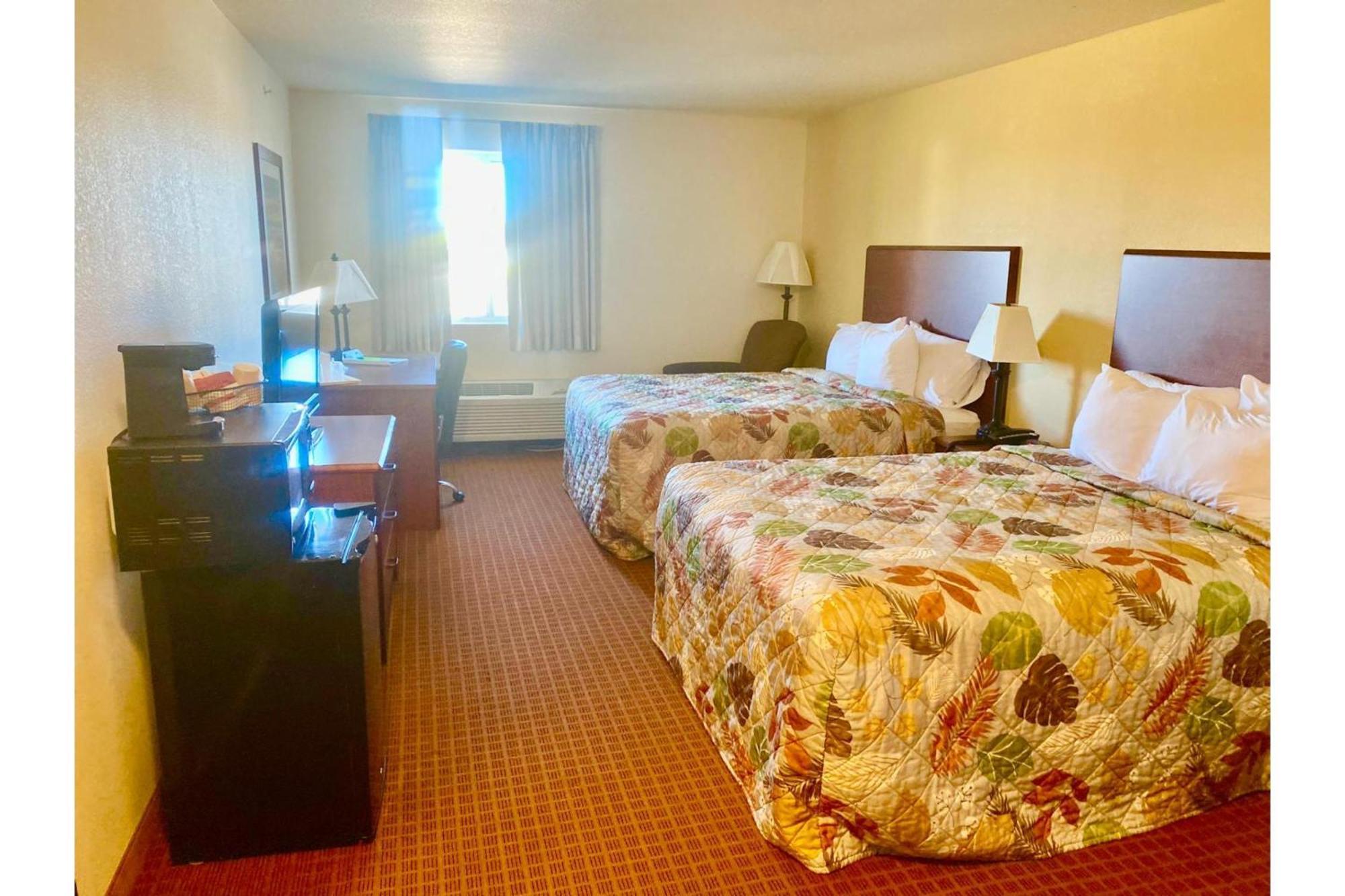 Park View Inn & Suites Hoisington Near Great Bend 外观 照片