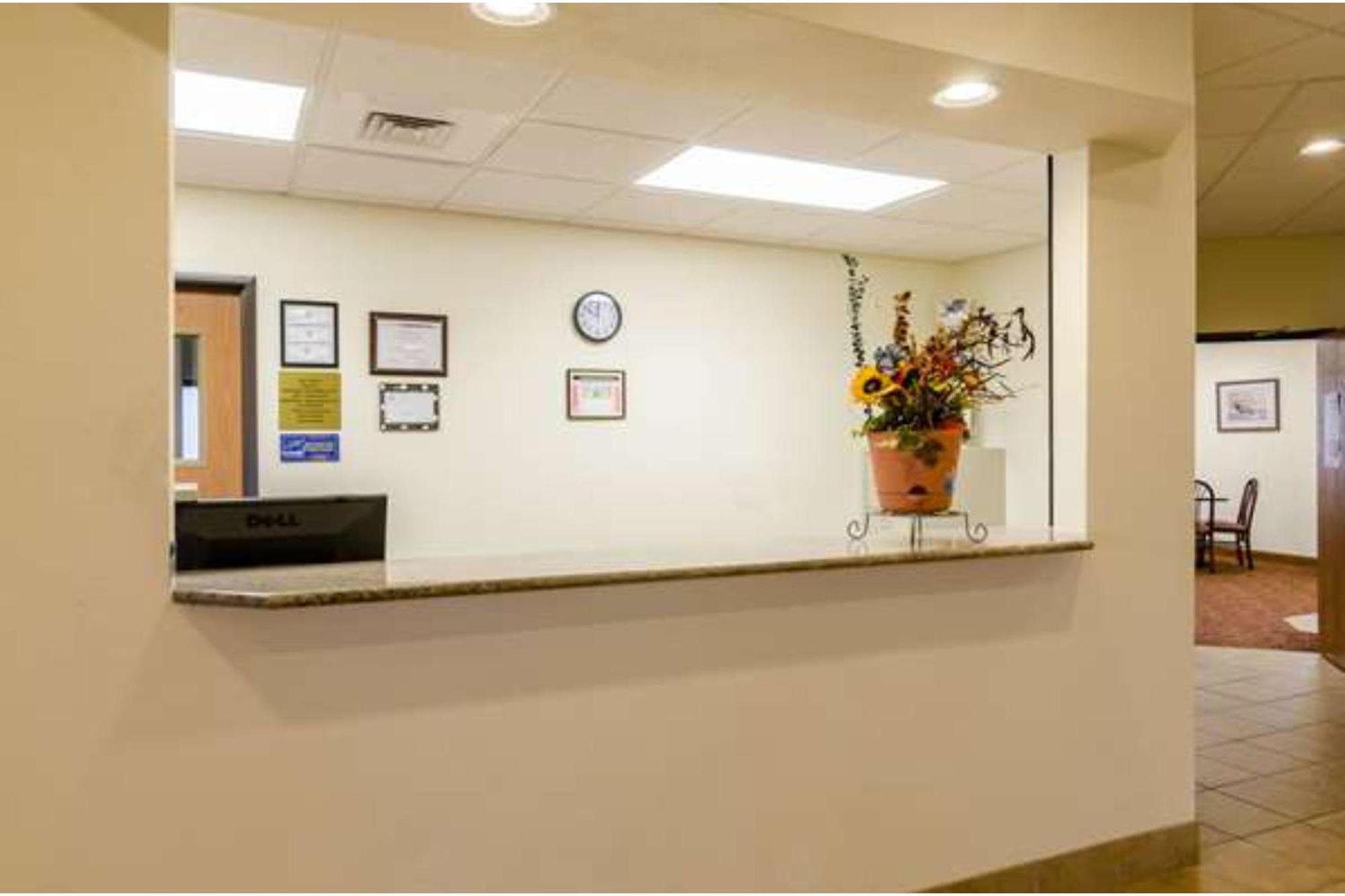 Park View Inn & Suites Hoisington Near Great Bend 外观 照片