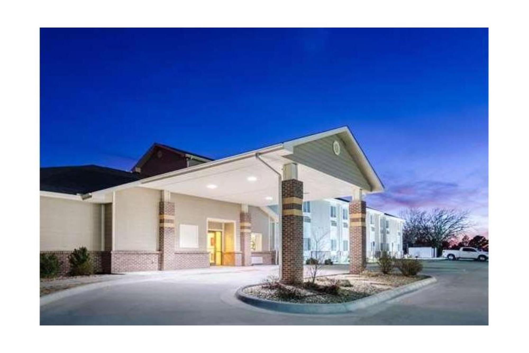 Park View Inn & Suites Hoisington Near Great Bend 外观 照片