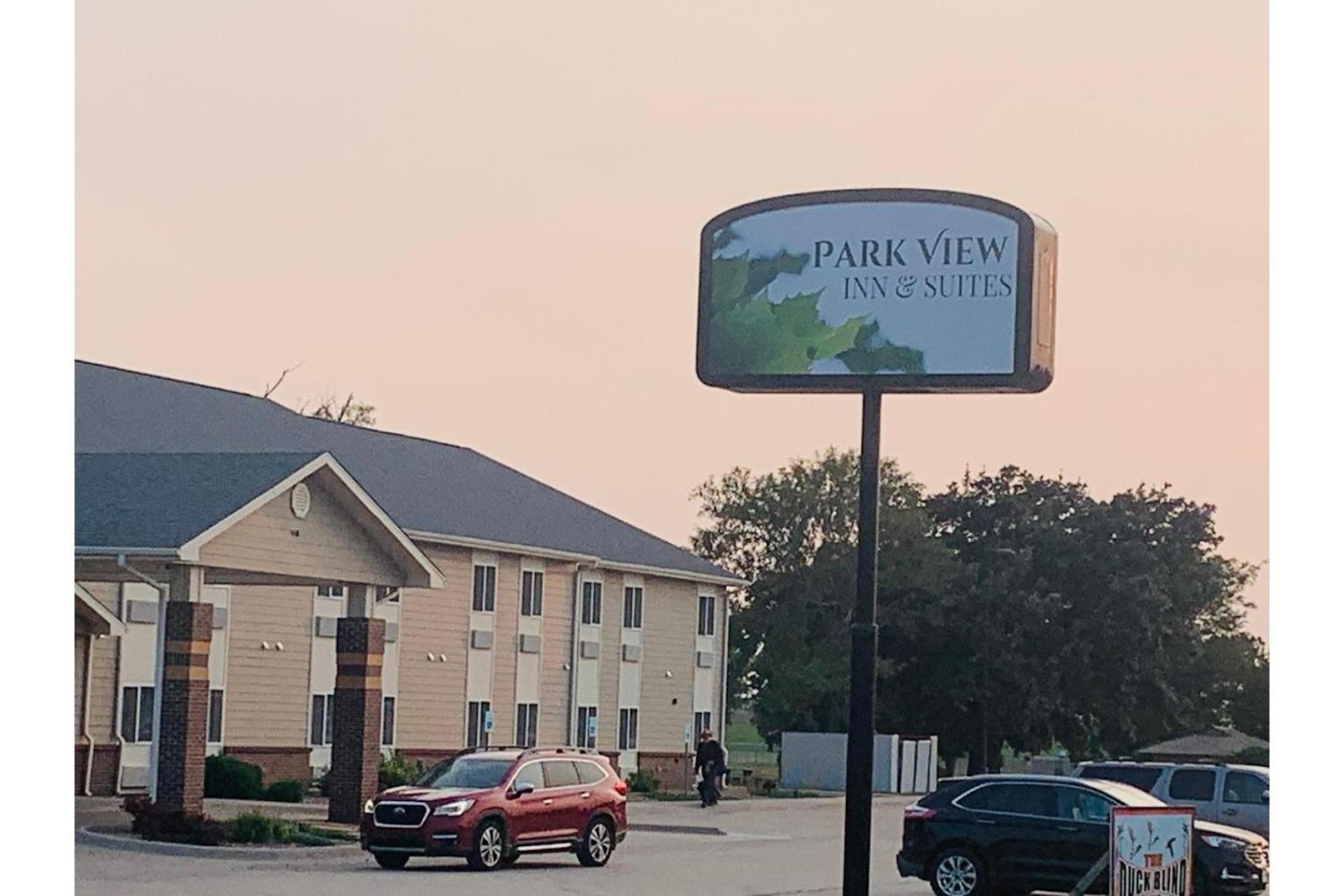 Park View Inn & Suites Hoisington Near Great Bend 外观 照片