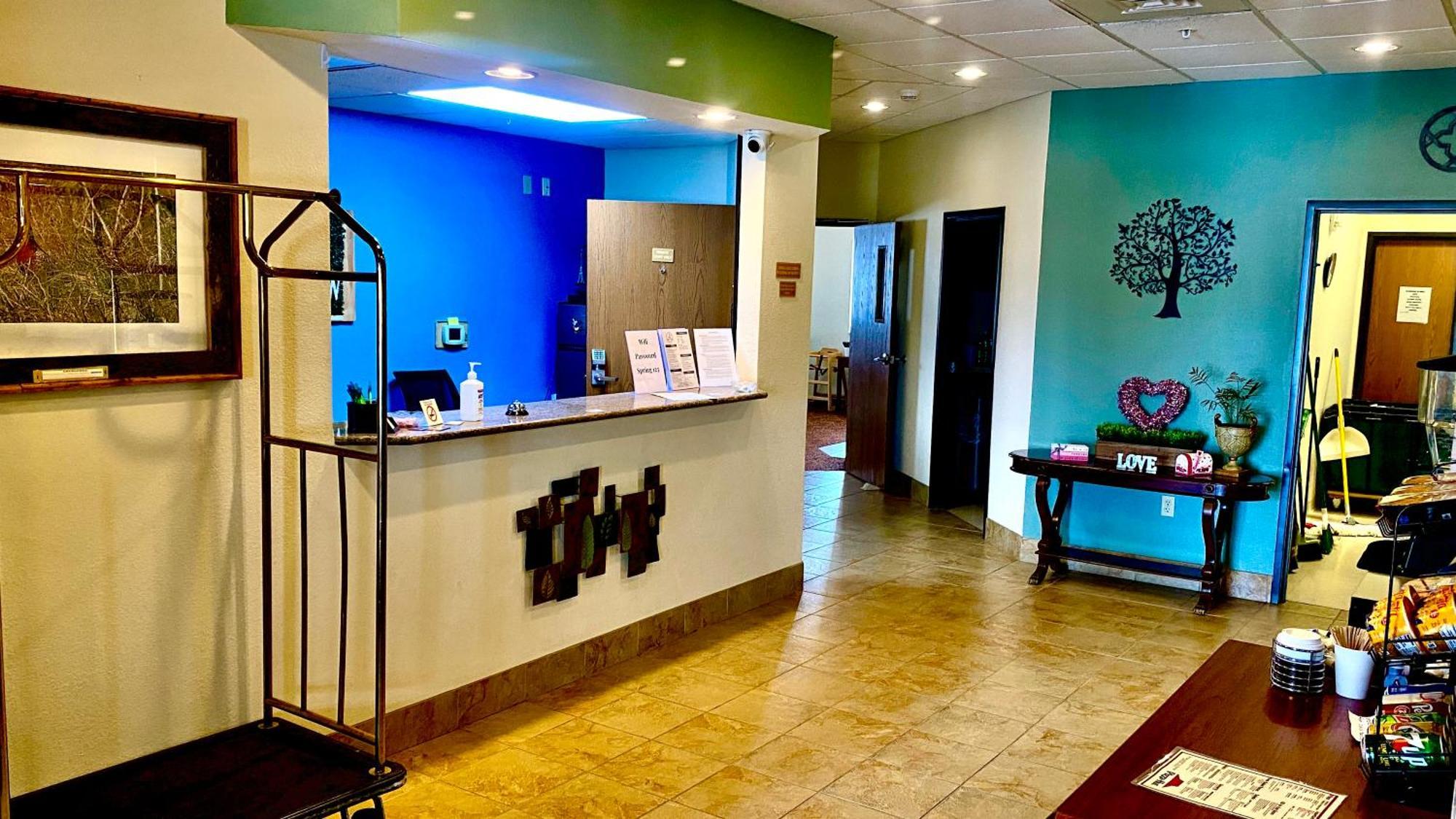 Park View Inn & Suites Hoisington Near Great Bend 外观 照片