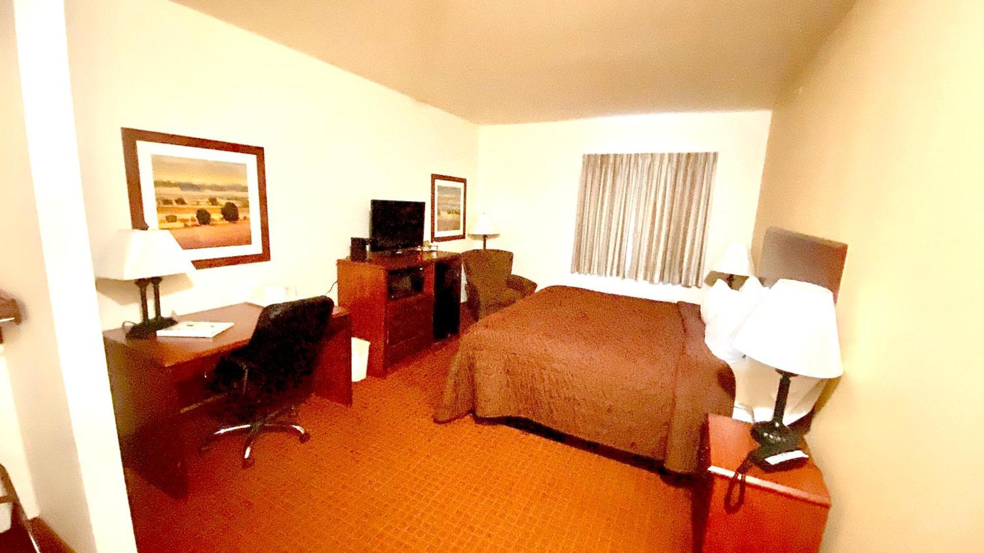 Park View Inn & Suites Hoisington Near Great Bend 外观 照片
