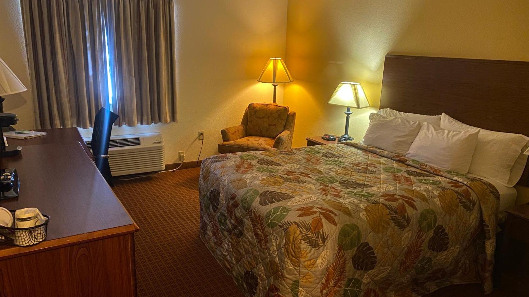 Park View Inn & Suites Hoisington Near Great Bend 外观 照片