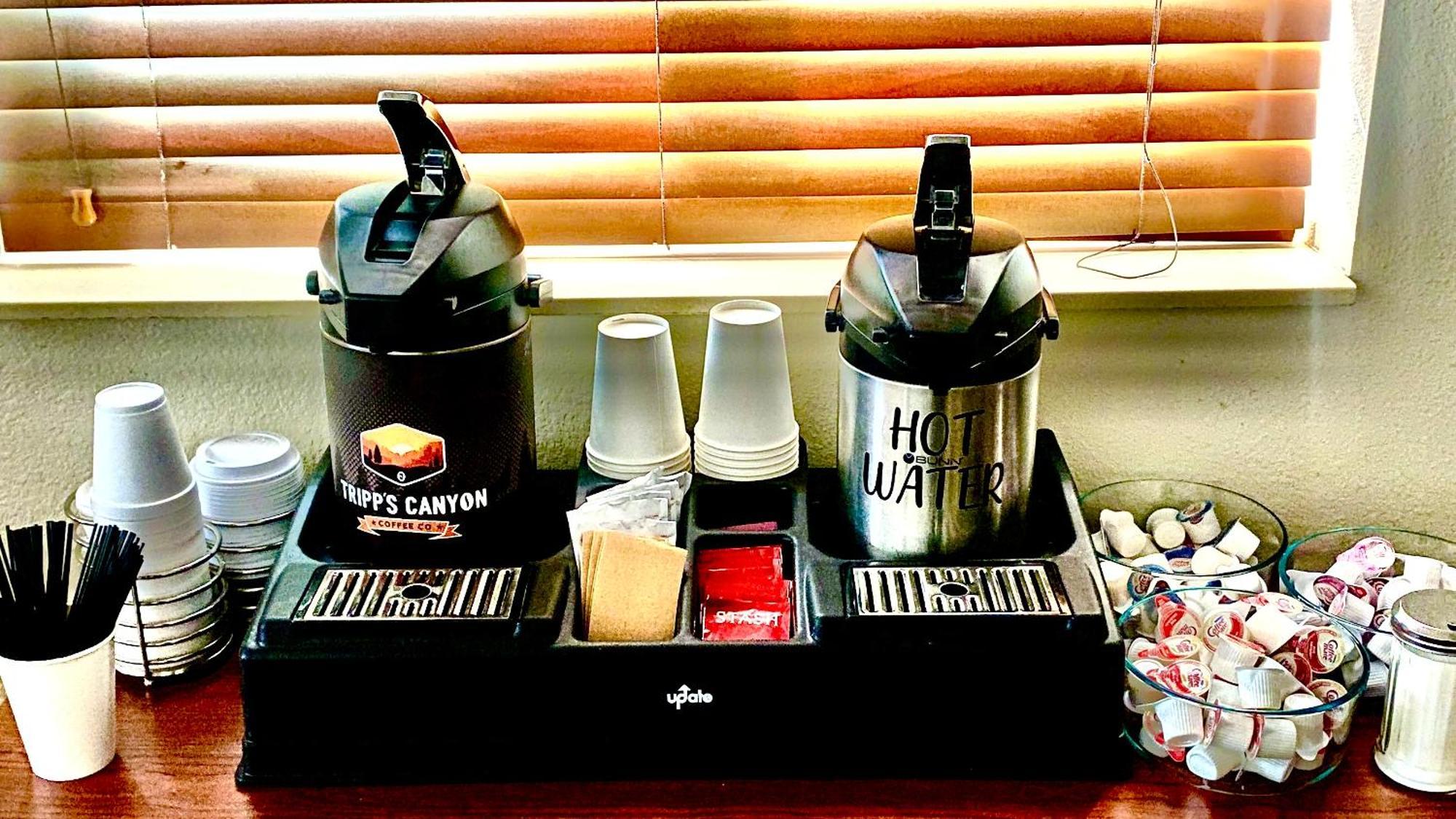 Park View Inn & Suites Hoisington Near Great Bend 外观 照片